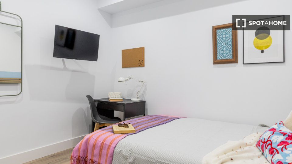 Double room Madrid, 9 beds, 210m² — photo 14