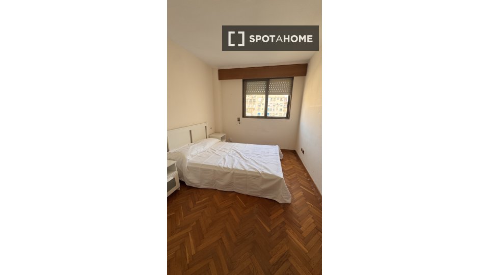 Double room Valencia, 5 beds, 240m² — photo 9