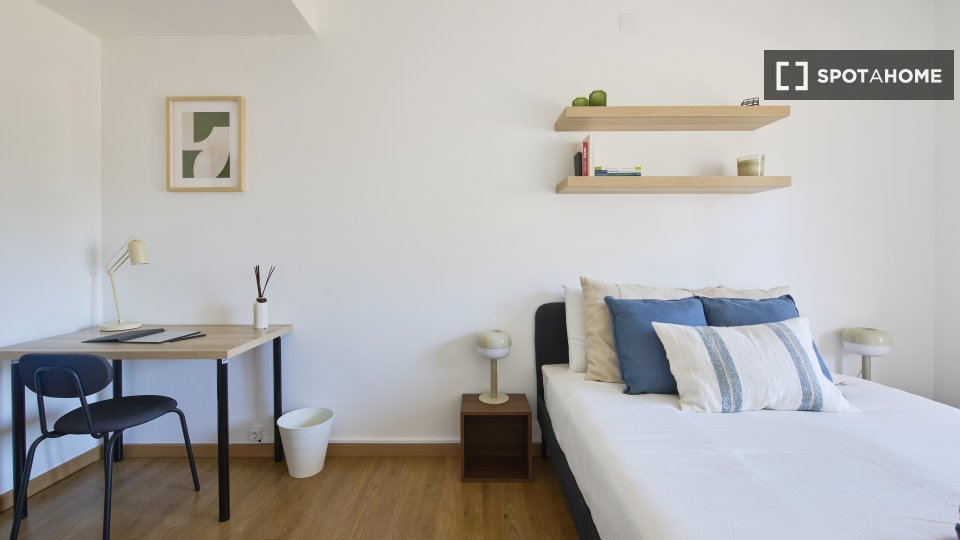Double room Lisbon, 6 beds — photo 14