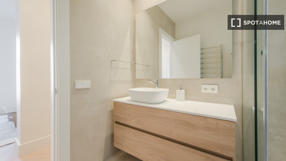 Apartment Madrid, 2 beds — photo 11