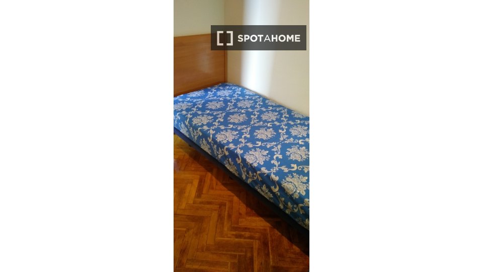 Double room Madrid, 3 beds, 100m² — photo 8