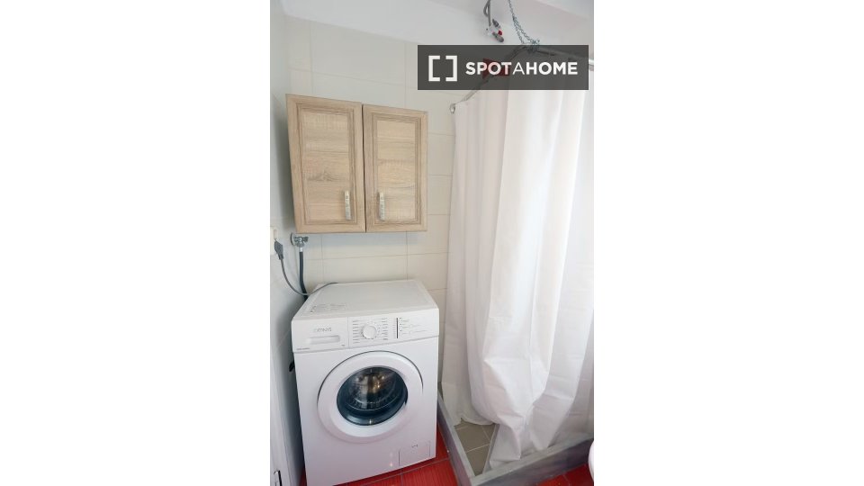 Double room Athens, 4 beds — photo 8