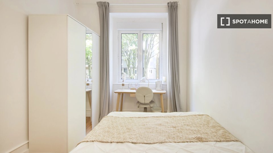 Double room Lisbon, 6 beds — photo 14