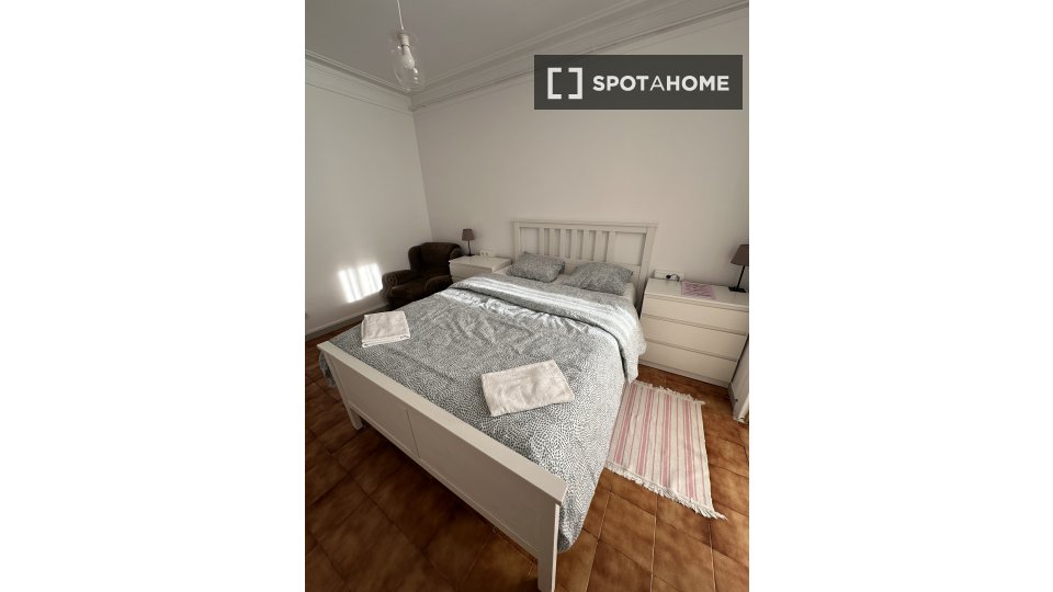 Double room Barcelona, 3 beds, 98m² — photo 6