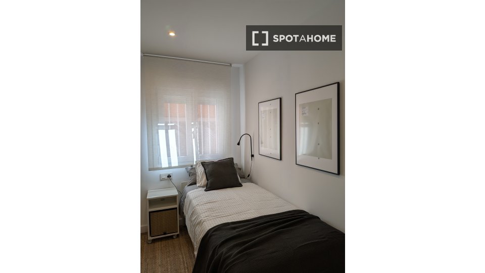Double room Madrid, 5 beds — photo 14