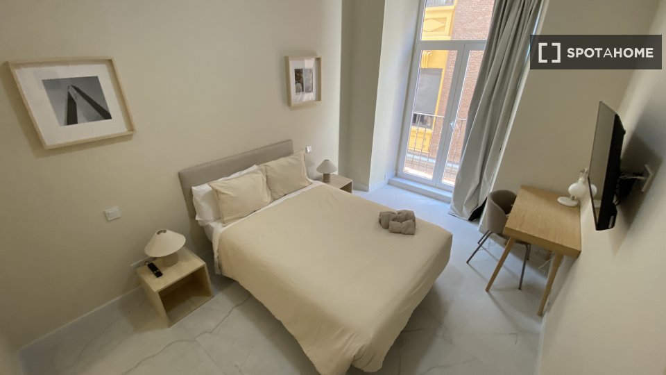 Double room Madrid, 3 beds — photo 3