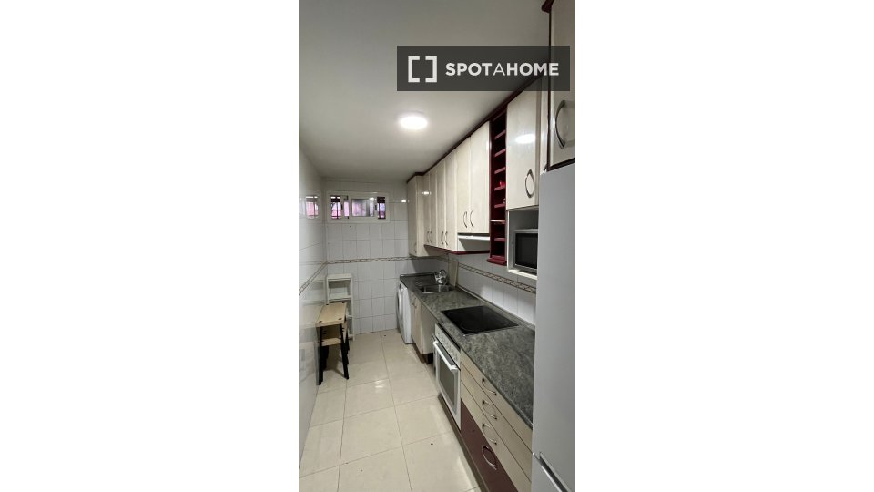 Double room Madrid, 3 beds, 80m² — photo 4