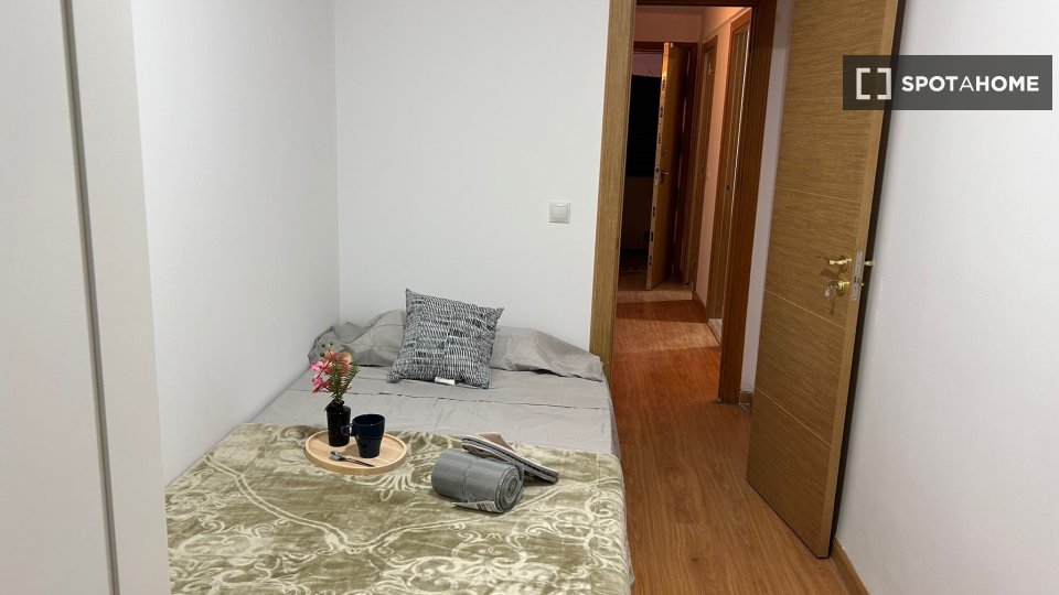 Double room Madrid, 5 beds, 95m² — photo 2