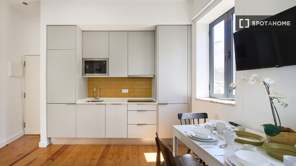 Apartment Lisbon, 2 beds, 45m² — photo 7