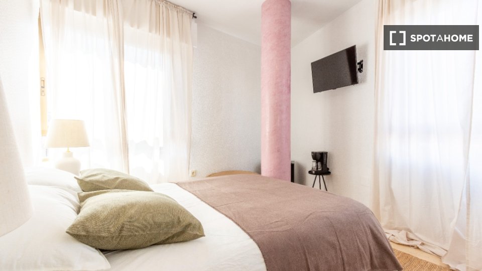 Double room Alicante, 7 beds, 150m² — photo 1