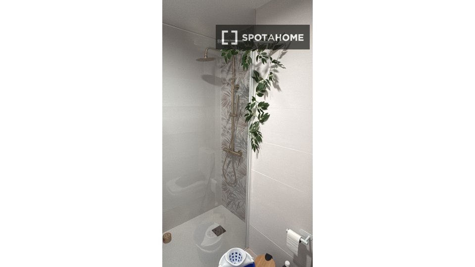 Double room Alicante, 2 beds, 75m² — photo 8