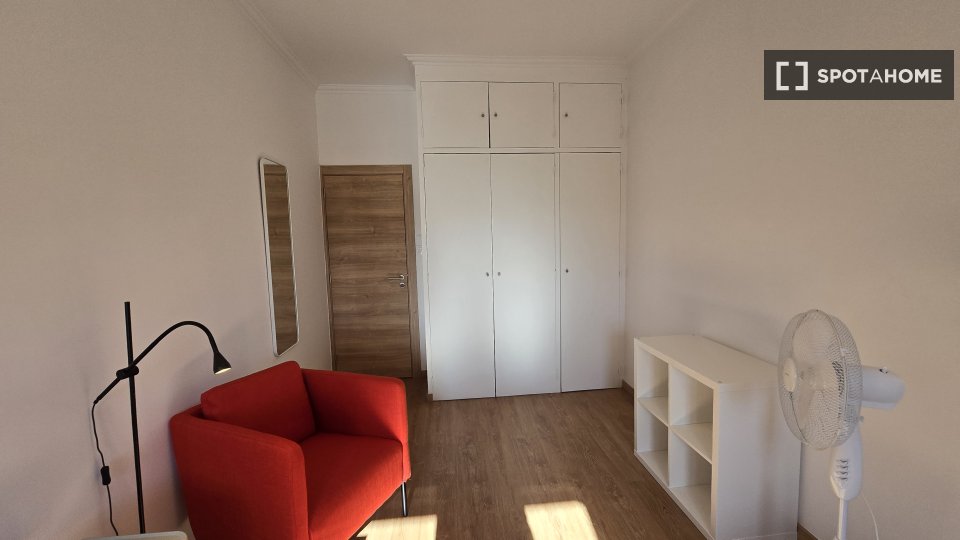 Double room Lisbon, 5 beds, 130m² — photo 7