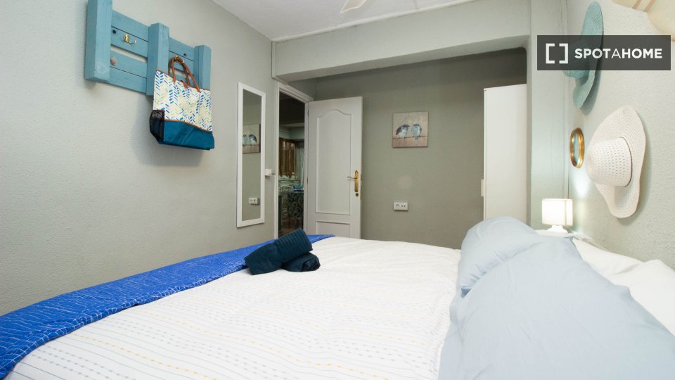 Appartamento con 3 camere da letto in affitto a Cabanyal-Canyamelar. - en Valencia