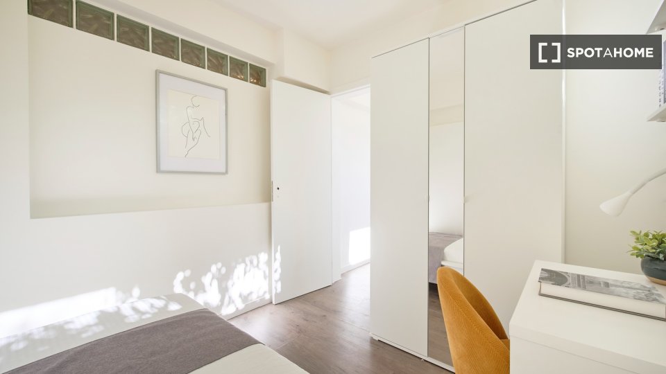 Double room Lisbon, 4 beds — photo 46