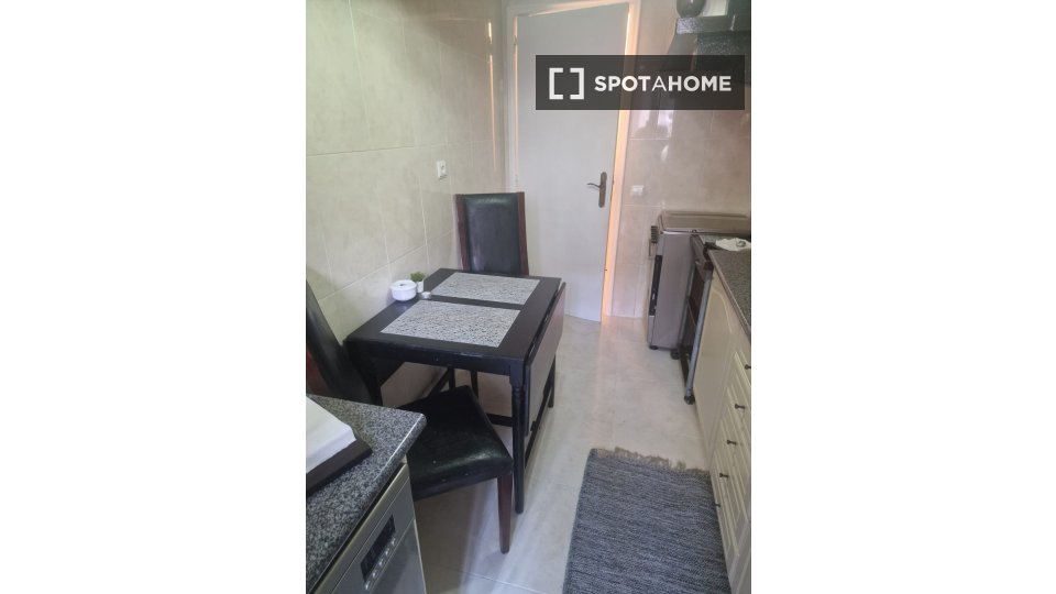 Double room Lisbon, 3 beds — photo 2