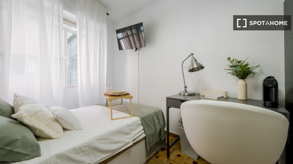 Habitación en piso compartido en alquiler en Bellas Vistas, Madrid