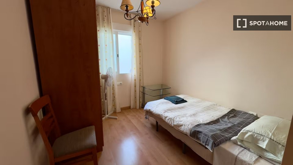 Double room Malaga, 3 beds — photo 6