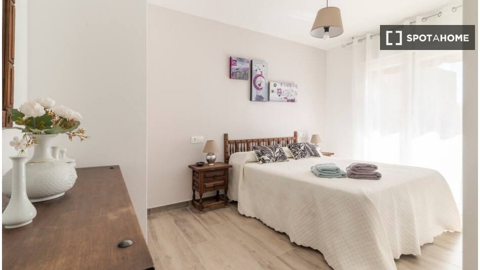 Double room Madrid, 3 beds, 85m² — photo 14