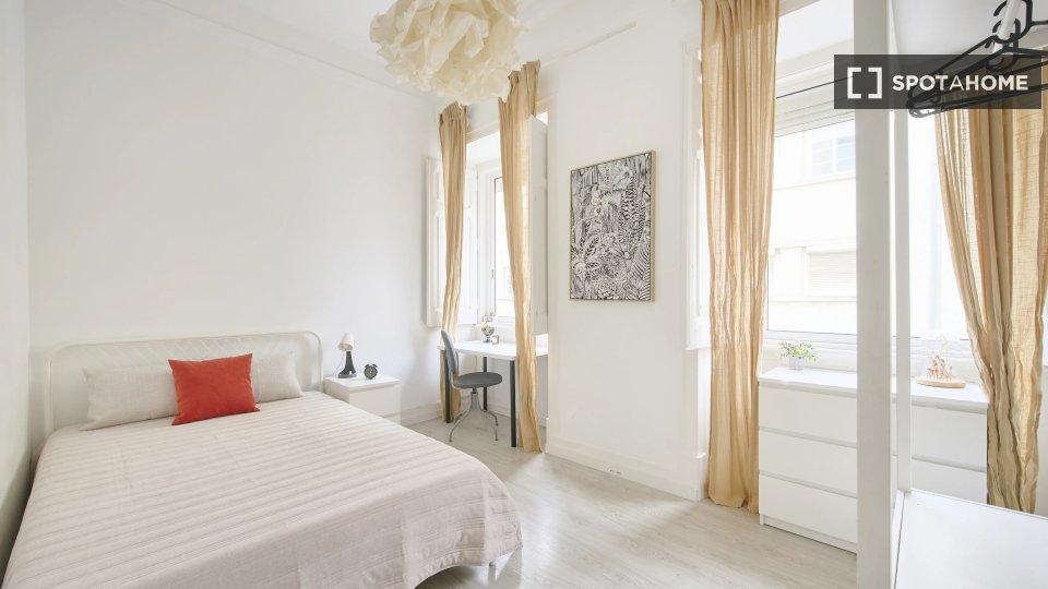 Double room Lisbon, 4 beds — photo 18