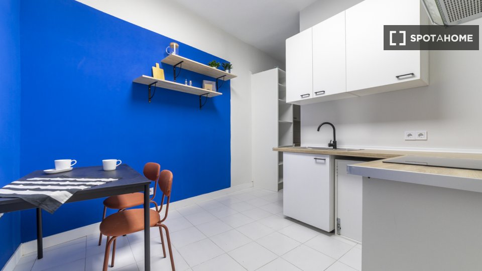 Double room Madrid, 10 beds, 162m² — photo 11