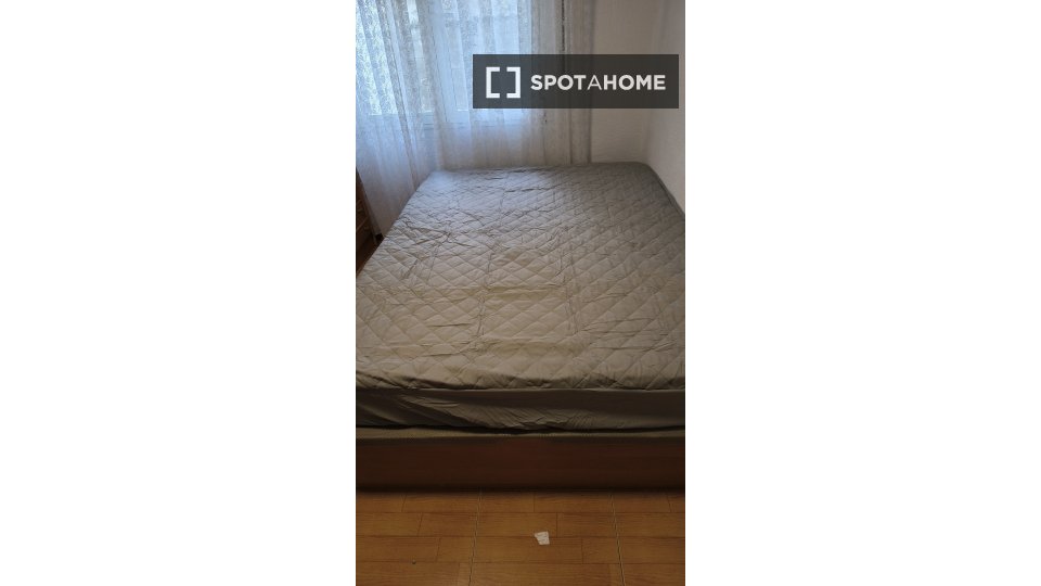 Double room Bilbao, 1 bed, 70m² — photo 2