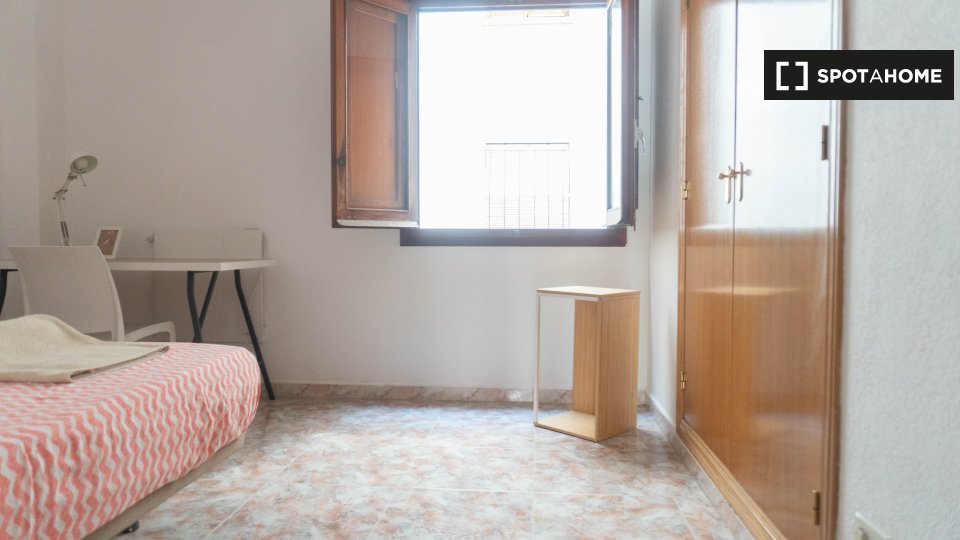 Double room Valencia, 7 beds, 200m² — photo 4
