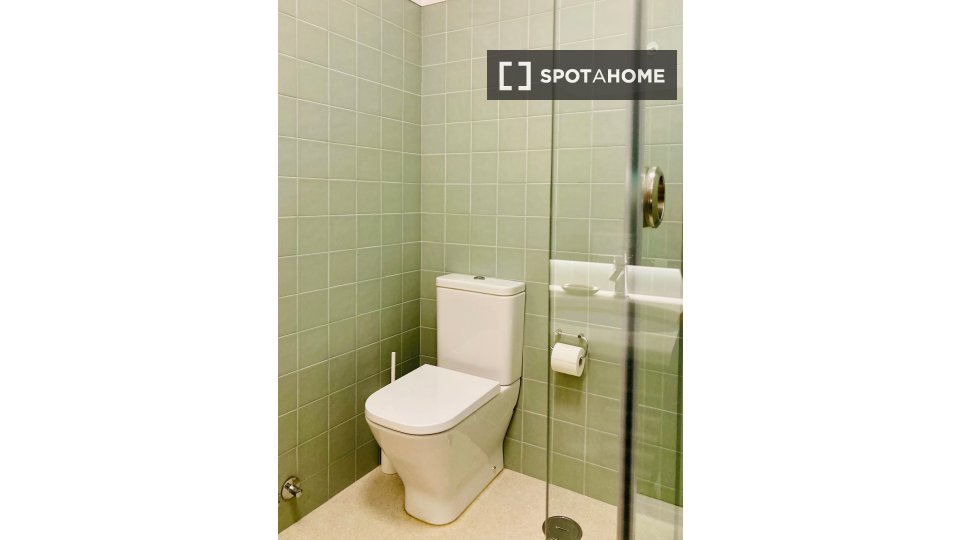 Double room Lisbon, 3 beds — photo 9