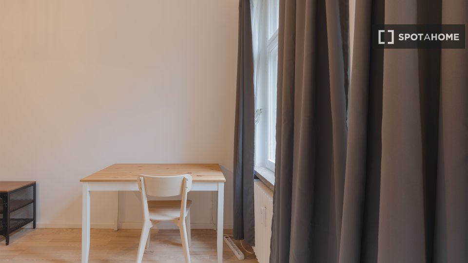 Double room Berlin, 8 beds, 49m² — photo 3