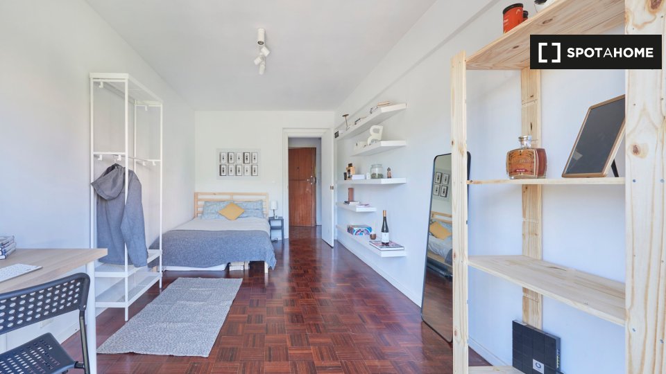 Double room Lisbon, 2 beds — photo 10