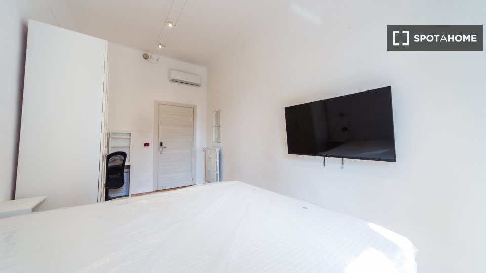 Double room Turin, 3 beds, 85m² — photo 14