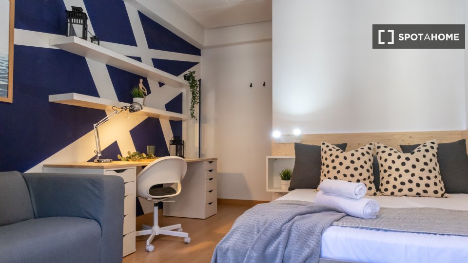 Double room Madrid, 7 beds, 140m² — photo 37