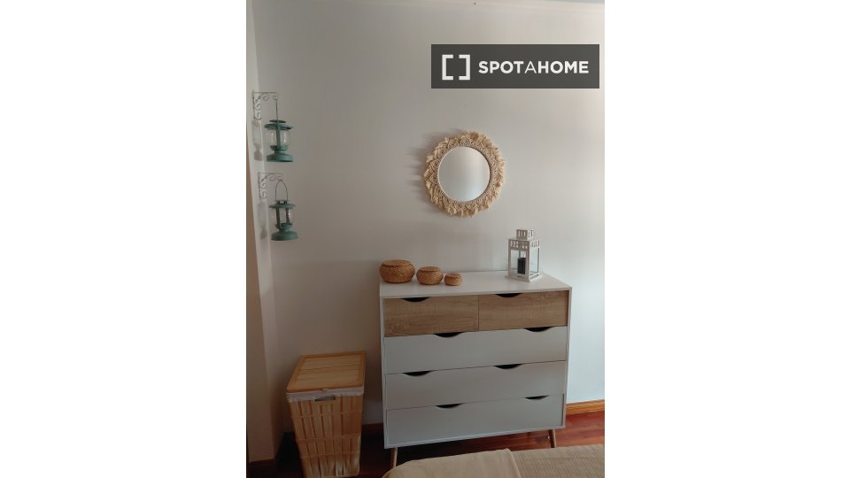 Double room Lisbon, 3 beds, 124m² — photo 10