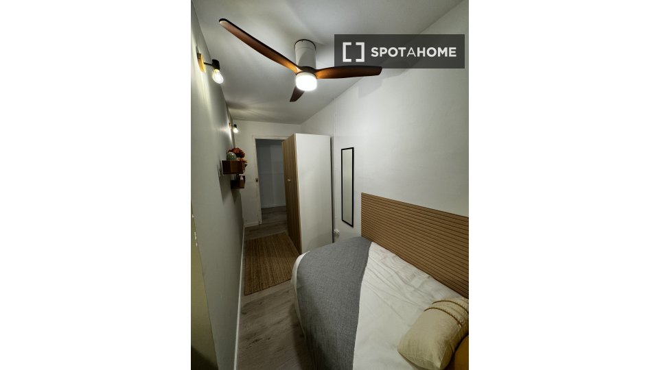 Double room Barcelona, 7 beds, 180m² — photo 4