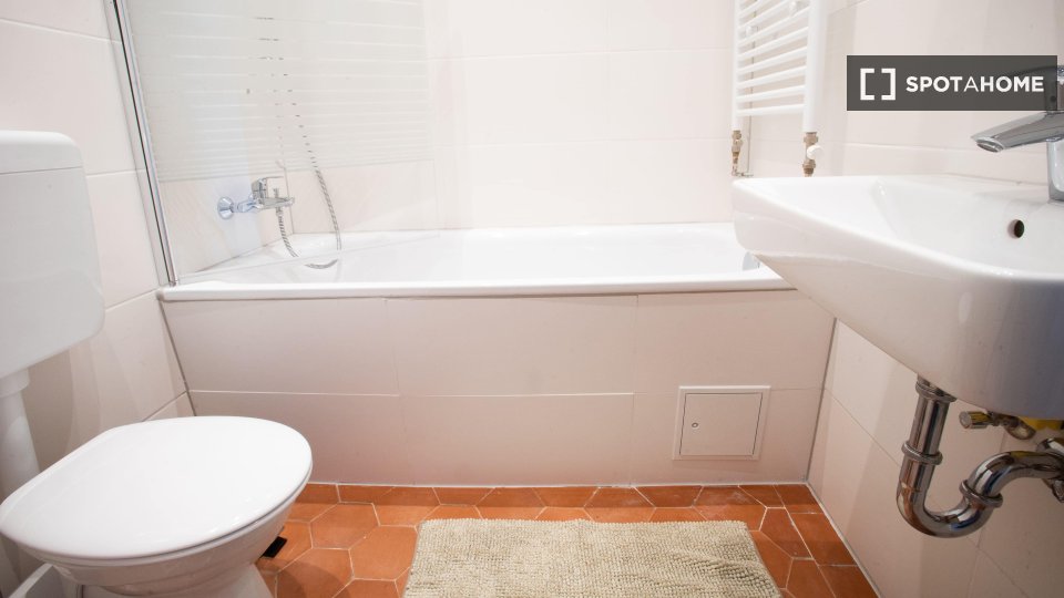 Double room Berlin, 4 beds, 111m² — photo 2