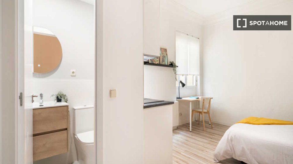 Double room Madrid, 4 beds — photo 28