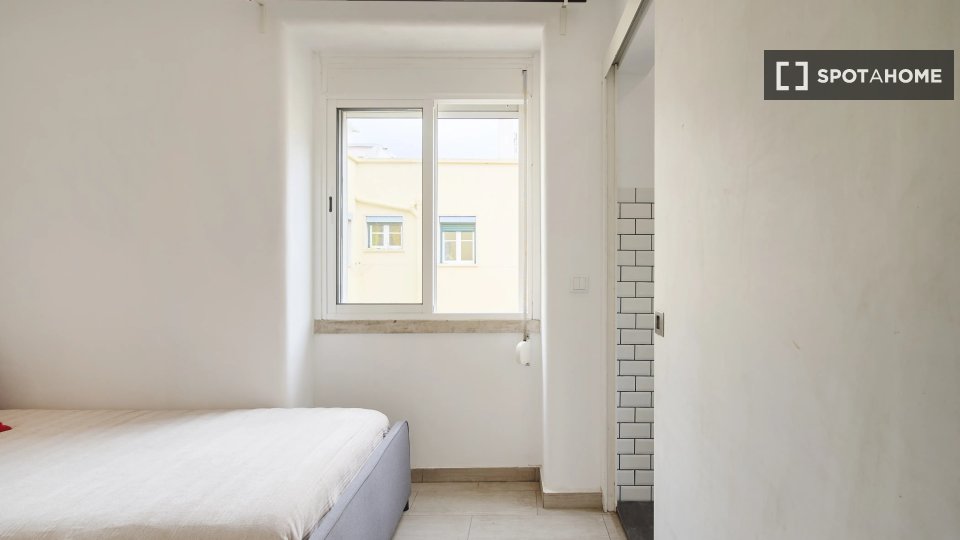 Double room Lisbon, 6 beds — photo 11
