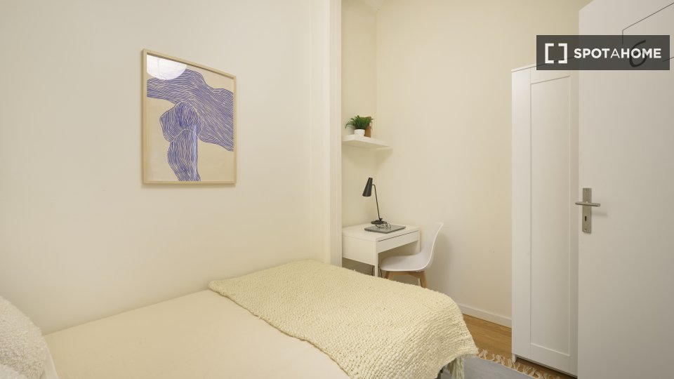 Double room Lisbon, 6 beds — photo 18