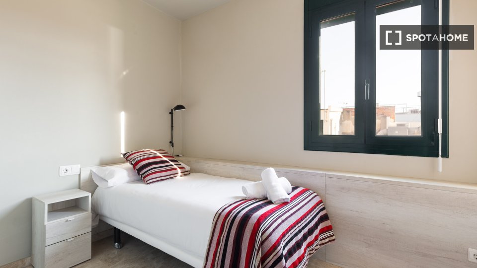 Apartment Barcelona, 4 beds, 105m² — photo 3