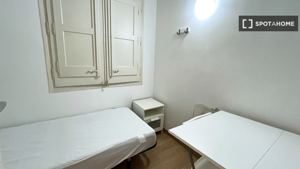 Double room Barcelona, 6 beds, 125m² — photo 7