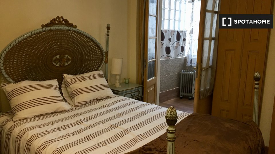 Double room Porto, 5 beds, 12m² — photo 5