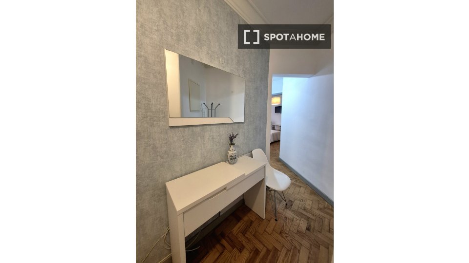Apartment Lisbon, 4 beds, 100m² — photo 12