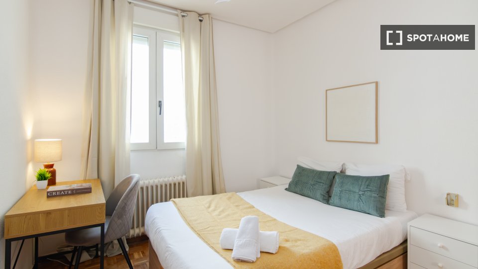 Double room Madrid, 6 beds — photo 52