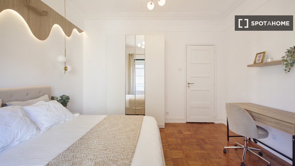 Double room Lisbon, 4 beds — photo 13