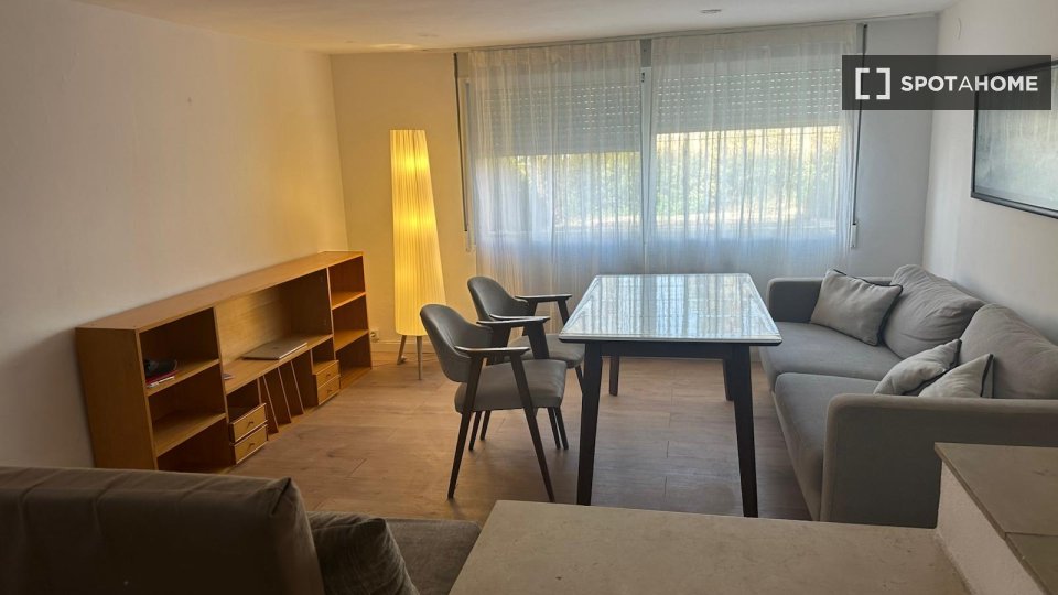 Habitación en piso compartido de 2 habitaciones en alquiler en Albaicín Ba