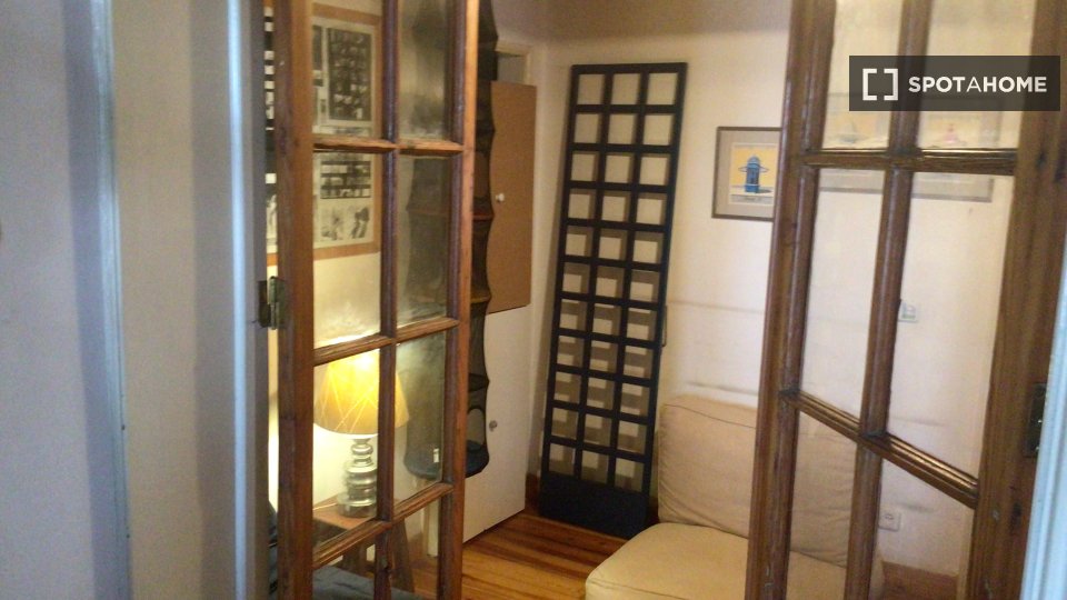 Double room Lisbon, 2 beds — photo 9