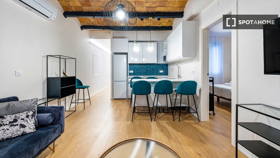 Apartment Barcelona, 4 beds, 95m² — photo 22