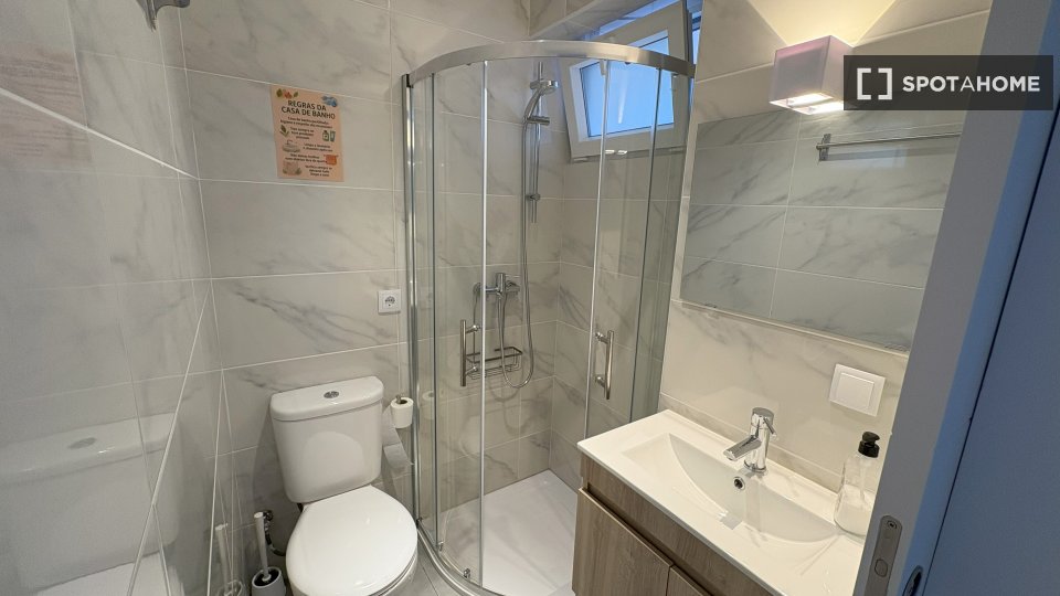 Double room Lisbon, 4 beds, 90m² — photo 6