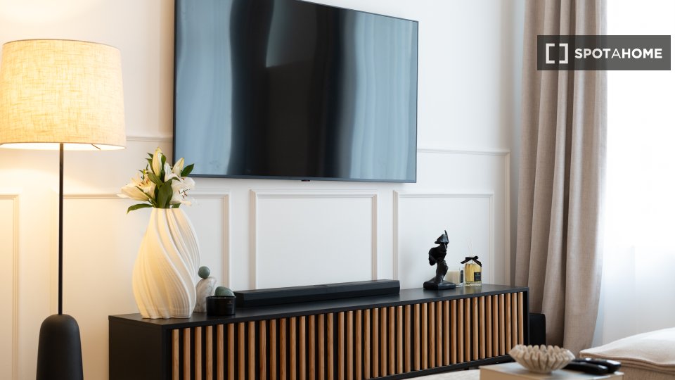 Apartment Brussels, 2 beds, 135m² — photo 1