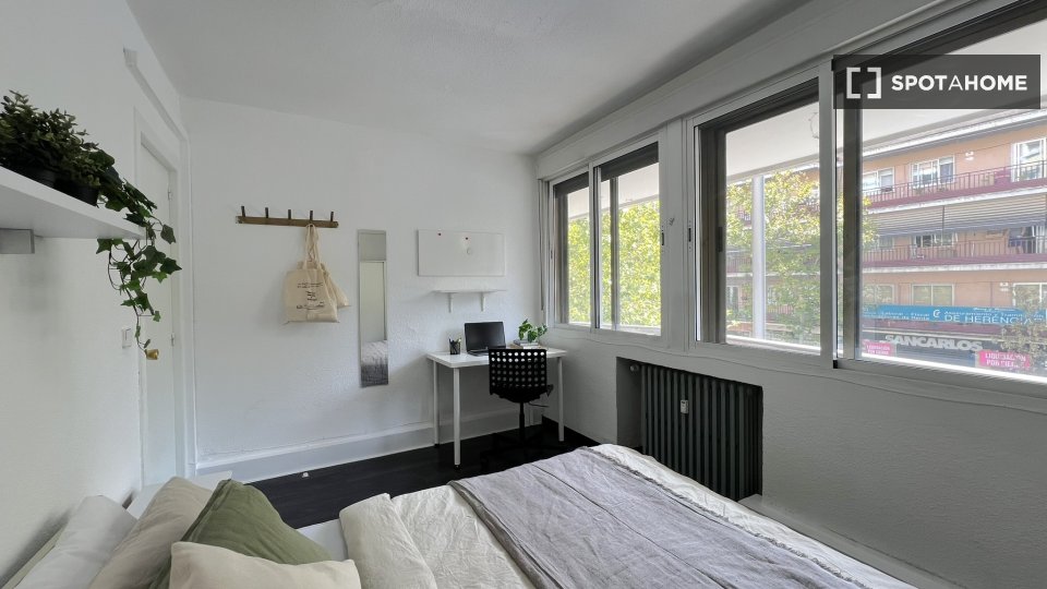 Double room Madrid, 7 beds, 115m² — photo 24