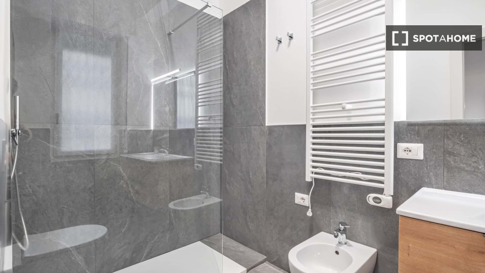 Double room Milan, 1 bed — photo 10